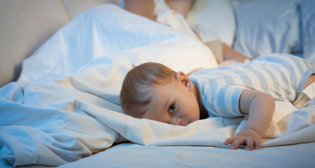 Les 5 erreurs à éviter pour que vos enfants dorment toute la nuit sans