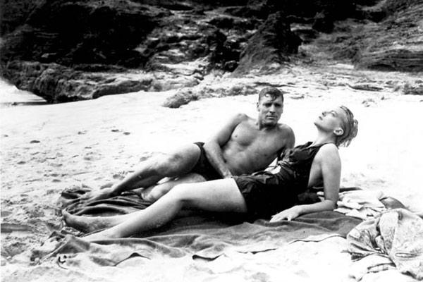  - Les scènes de plage et de piscine glamour au cinéma