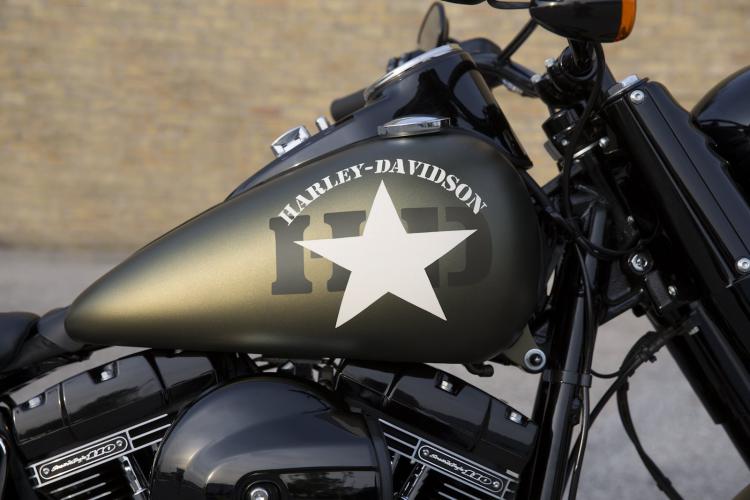  - Harley Davidson Softail Slim S