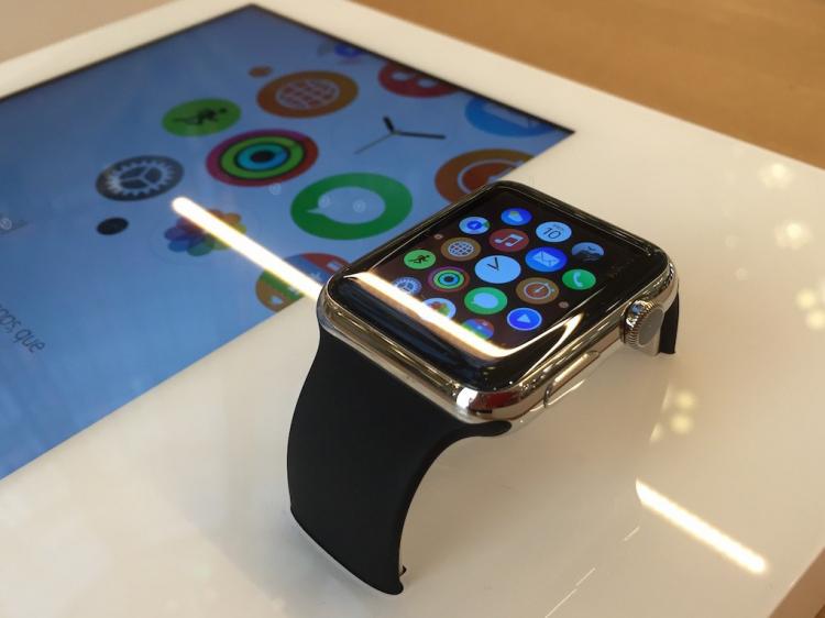  - Photos de l'Apple Watch Shop des Galeries Lafayette