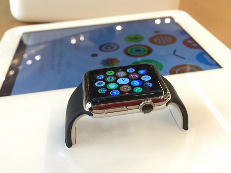  - Photos de l'Apple Watch Shop des Galeries Lafayette