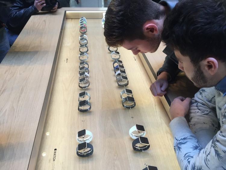  - Photos de l'Apple Watch Shop des Galeries Lafayette