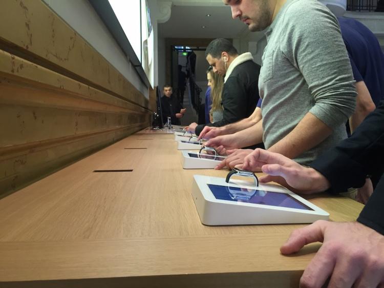  - Photos de l'Apple Watch Shop des Galeries Lafayette