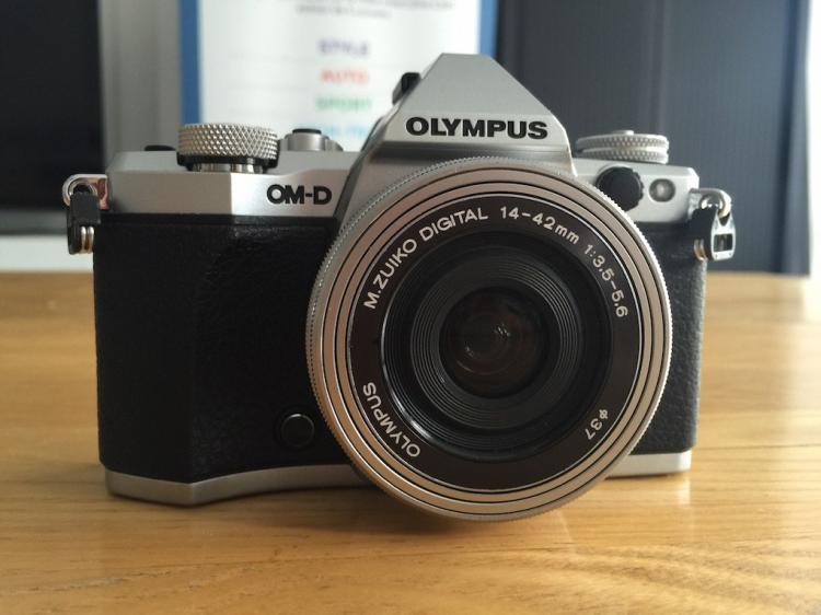  - Photos de l'unboxing de l'Olympus E-M5 Mark II