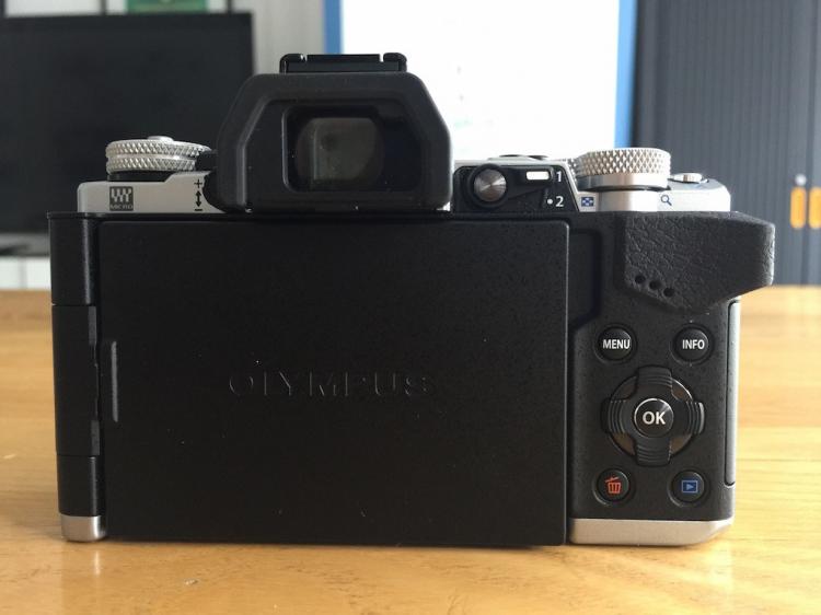  - Photos de l'unboxing de l'Olympus E-M5 Mark II