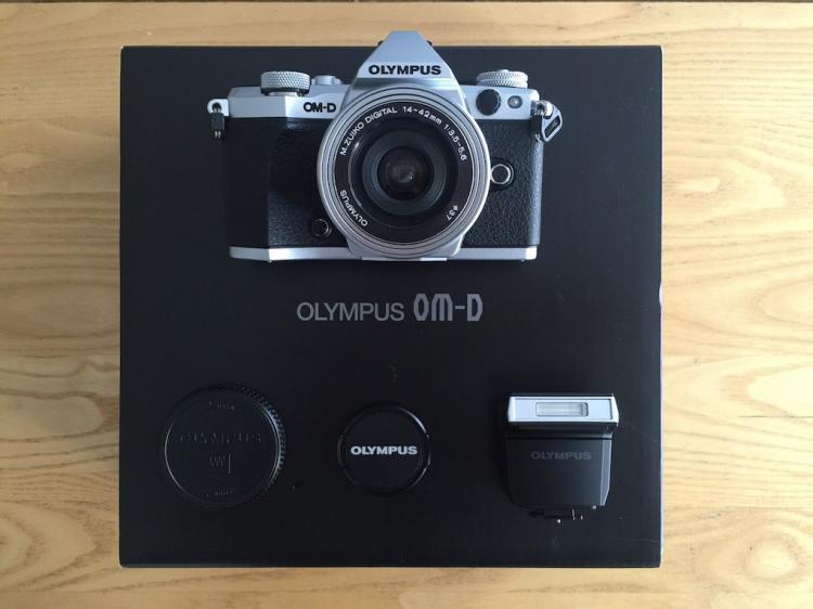  - Photos de l'unboxing de l'Olympus E-M5 Mark II