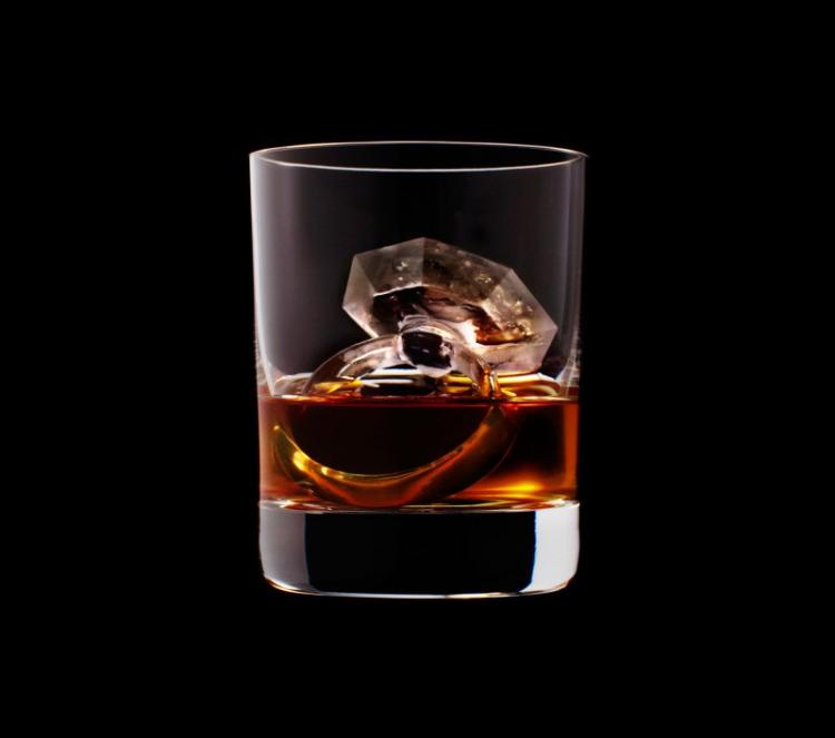  - DIAPO. Sculpture 3D : Suntory réinvente le "Whisky on the Rocks"