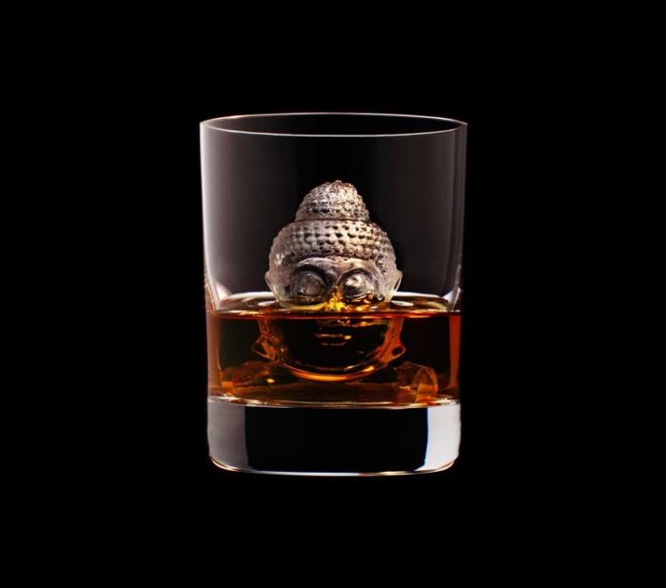  - DIAPO. Sculpture 3D : Suntory réinvente le "Whisky on the Rocks"