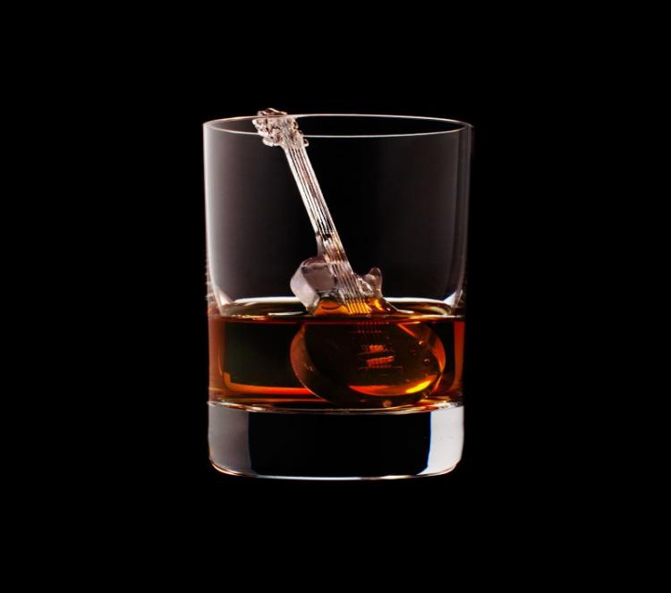  - DIAPO. Sculpture 3D : Suntory réinvente le "Whisky on the Rocks"