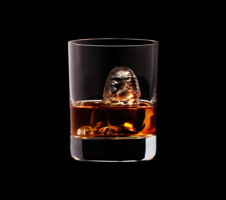  - DIAPO. Sculpture 3D : Suntory réinvente le "Whisky on the Rocks"