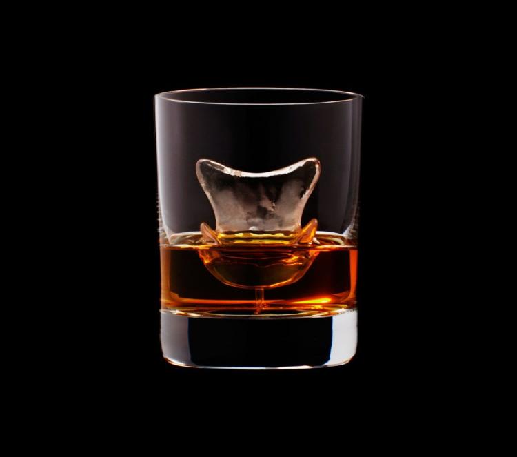  - DIAPO. Sculpture 3D : Suntory réinvente le "Whisky on the Rocks"