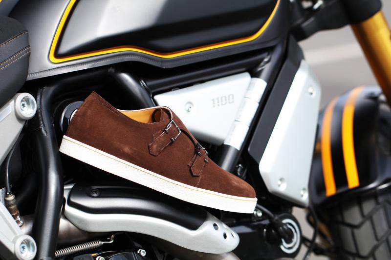  - Des sneakers hybrides signés John Lobb