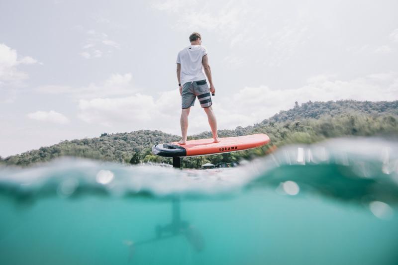  - Takuma e-foil, le surf électrique