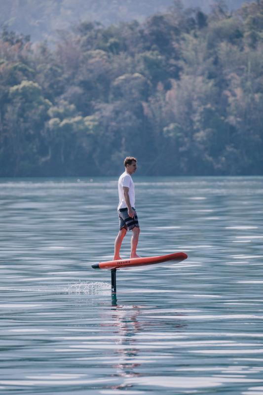  - Takuma e-foil, le surf électrique