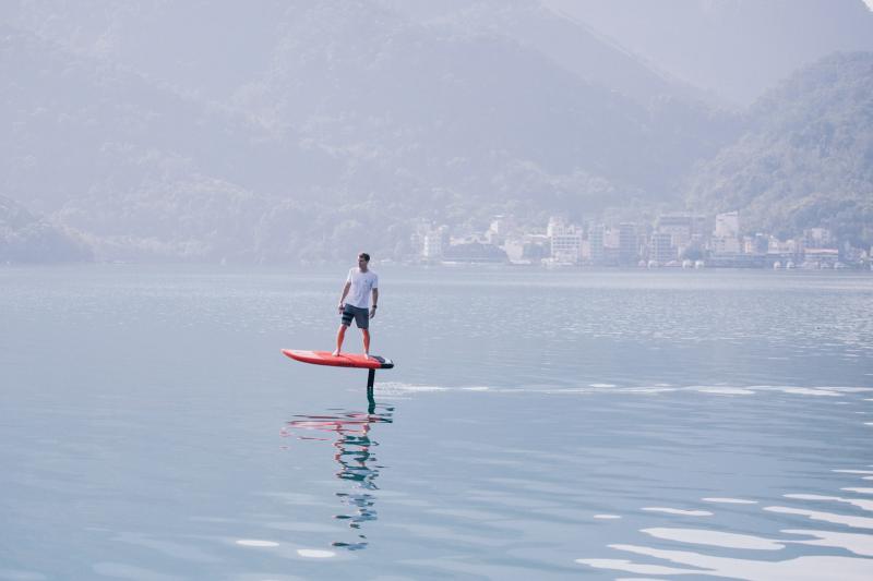  - Takuma e-foil, le surf électrique