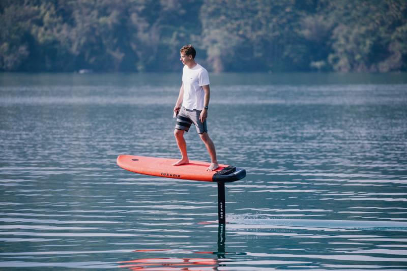  - Takuma e-foil, le surf électrique