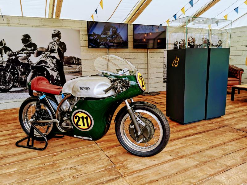  - Wheels & Waves : stand Breitling