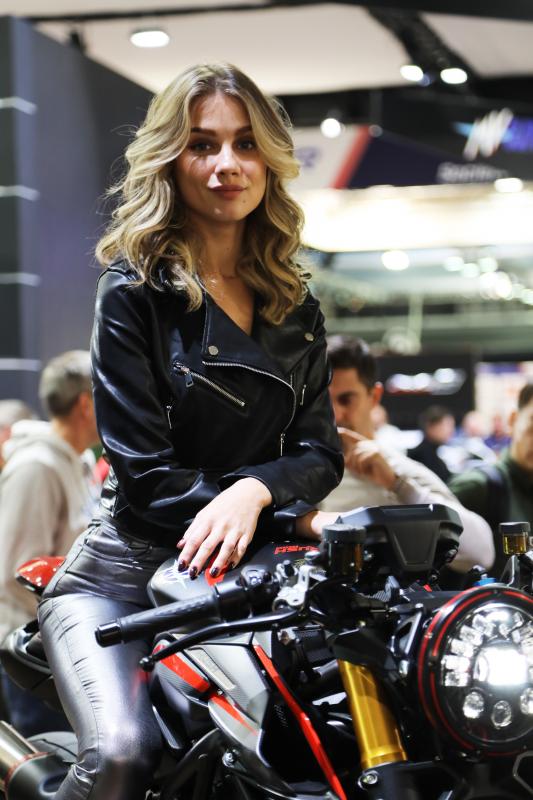  - EICMA 2019 | Les hôtesses 100% sexy du salon de la moto