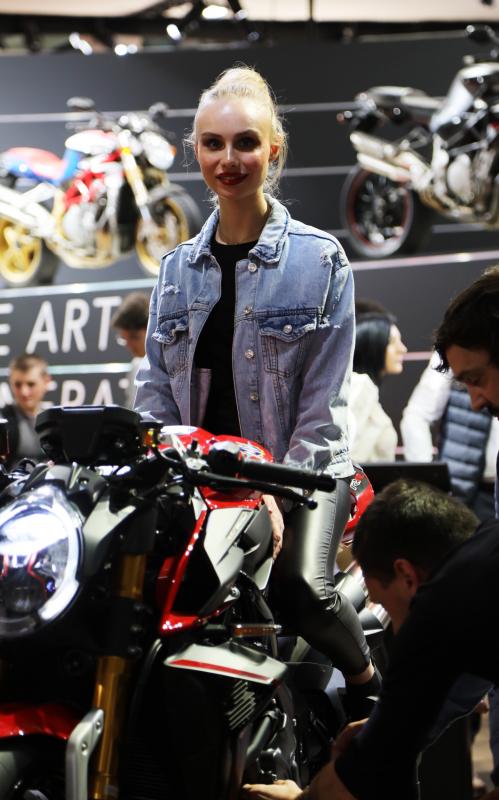  - EICMA 2019 | Les hôtesses 100% sexy du salon de la moto