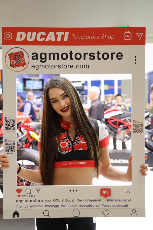  - EICMA 2019 | Les hôtesses 100% sexy du salon de la moto