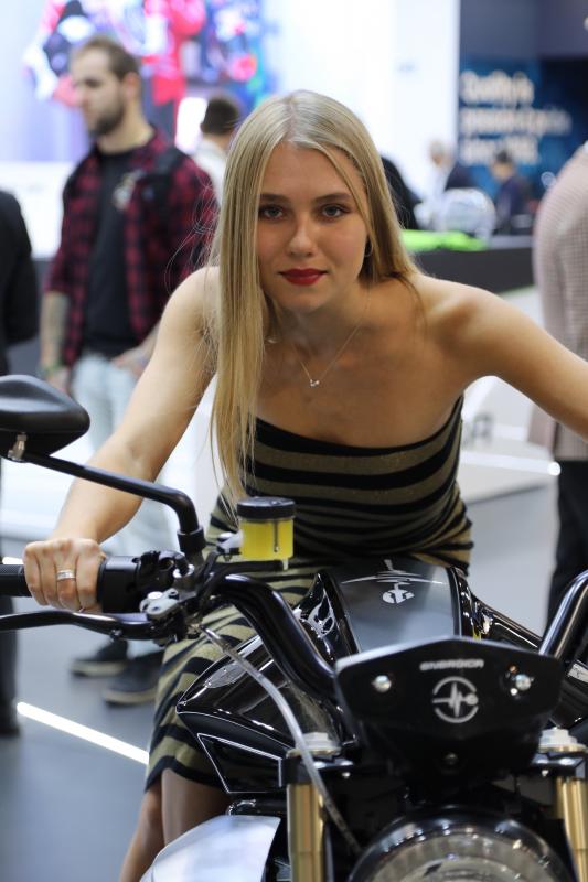  - EICMA 2019 | Les hôtesses 100% sexy du salon de la moto