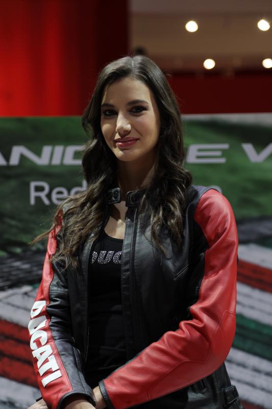  - EICMA 2019 | Les hôtesses 100% sexy du salon de la moto