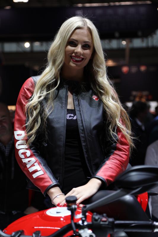  - EICMA 2019 | Les hôtesses 100% sexy du salon de la moto