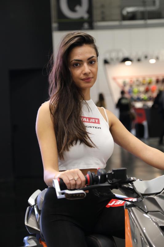  - EICMA 2019 | Les hôtesses 100% sexy du salon de la moto