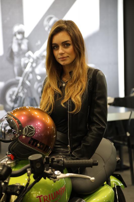  - EICMA 2019 | Les hôtesses 100% sexy du salon de la moto