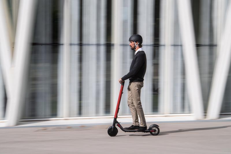  - SEAT eXS KickScooter | La trottinette électrique connectée powered by Segway