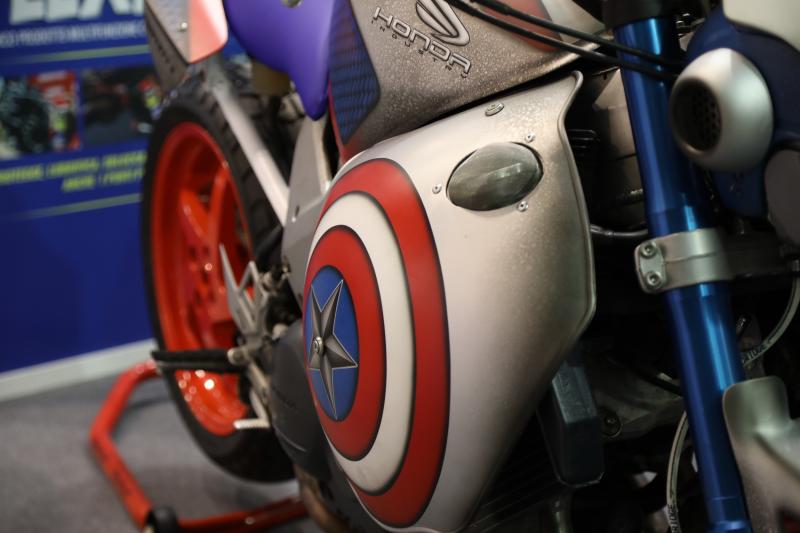  - Quand Captain America a sa Honda VFR 800 à l'EICMA 2019 !