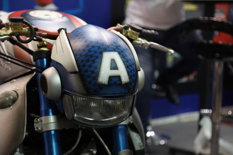  - Quand Captain America a sa Honda VFR 800 à l'EICMA 2019 !