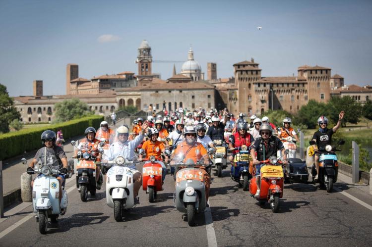  - Vespa World Days 2014 : plus de 10 000 guêpes réunies !