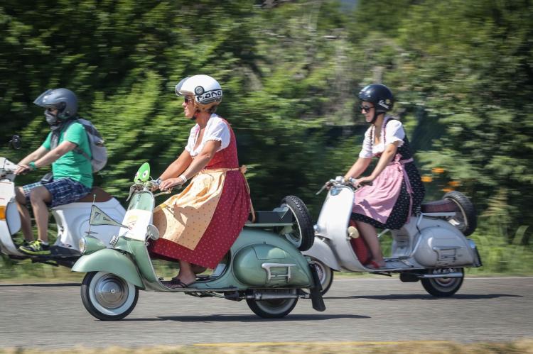  - Vespa World Days 2014 : plus de 10 000 guêpes réunies !