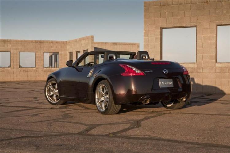  - Nissan 370Z roadster