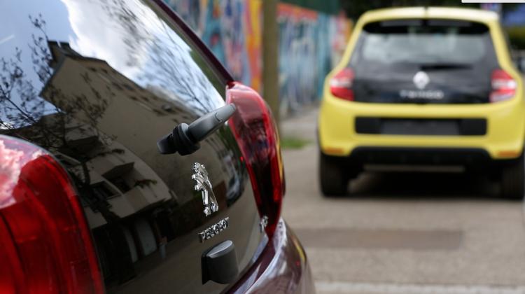  - Comparatif Peugeot 108 / Renault Twingo (2014)