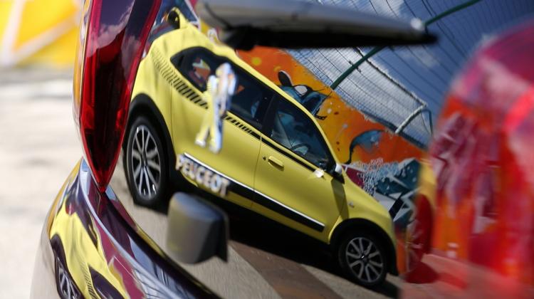  - Comparatif Peugeot 108 / Renault Twingo (2014)