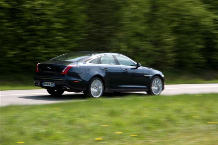  - Essai Jaguar XJ 2010