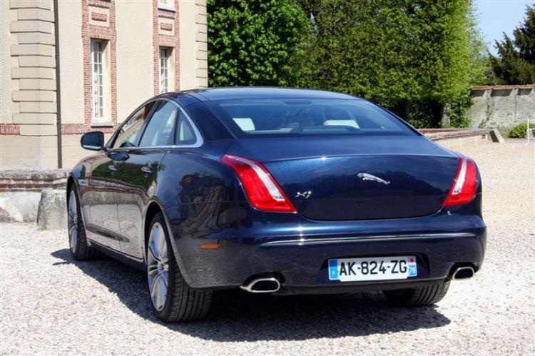  - Essai Jaguar XJ 2010