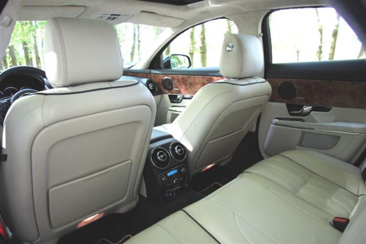  - Essai Jaguar XJ 2010