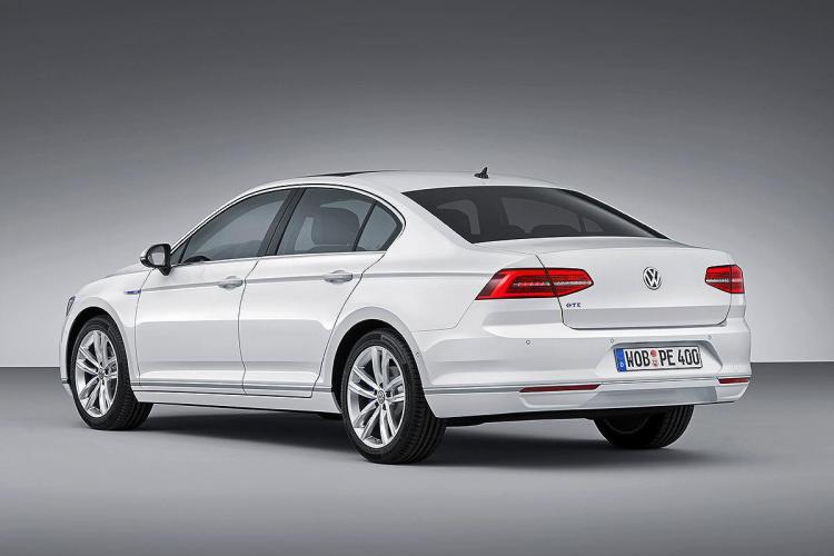  - Volkswagen Passat GTE 2015