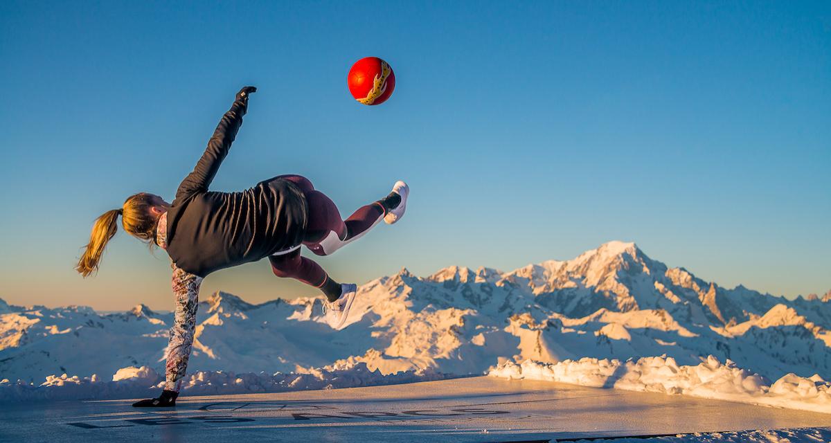 Plein les yeux : foot freestyle au sommet avec la championne Mélody Donchet