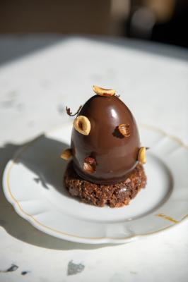 Le Chef Hugues Pouget met sous cloche ses créations de Pâques au Café Kitsuné