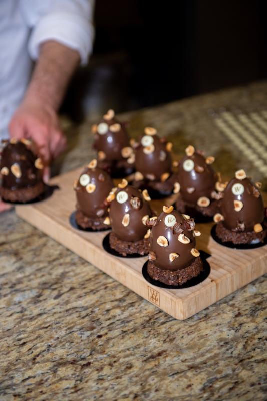  - Le Chef Hugues Pouget met sous cloche ses créations de Pâques au Café Kitsuné