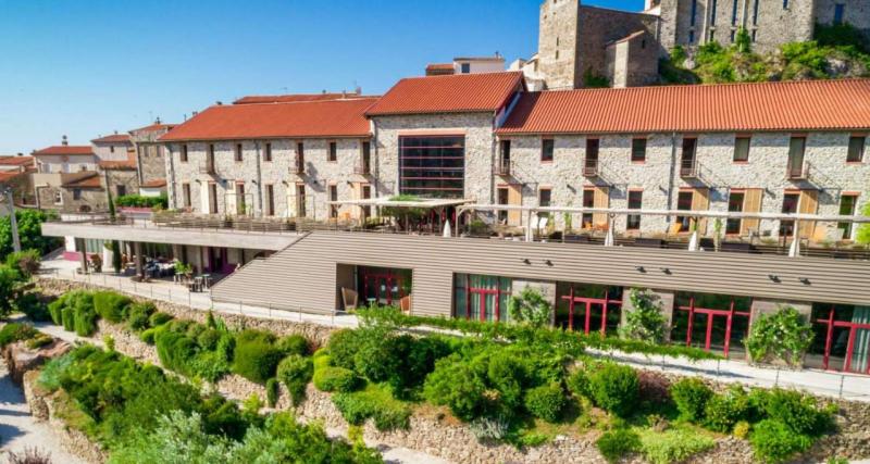 Le Domaine Riberach, écolodge de caractère niché entre les Pyrénées et la Méditerranée - Un écolodge comportant une piscine naturelle