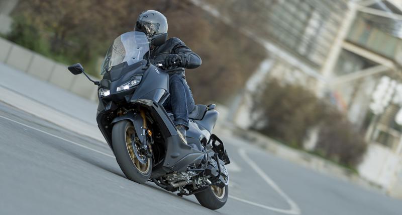 Yamaha TMax Tech Max : plus élégant, premium et high tech - Comportement dynamique éprouvé