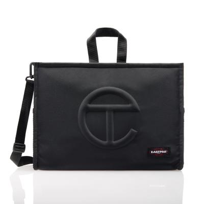 Telfar x Eastpak, tel le veut la mode 