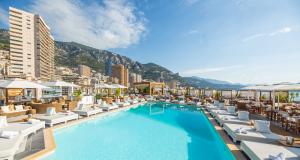 On prend de la hauteur au Cabanon Perché - Nikki Beach, le rooftop à la hauteur du Grand Prix de Monaco 