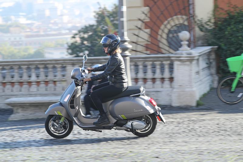  - Vespa GTS 300