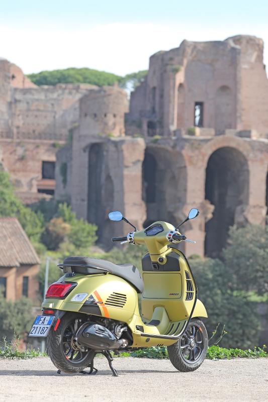  - Vespa GTS 300